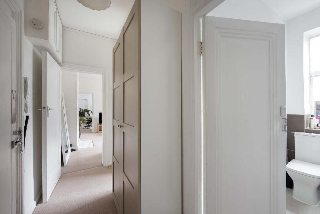 Apartment in London - View 5