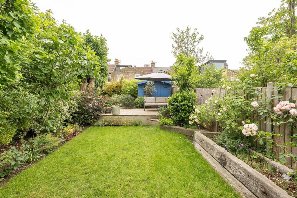 Apartment in London - More