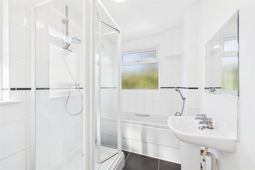 House in Datchet, Windsor and Maidenhead - More