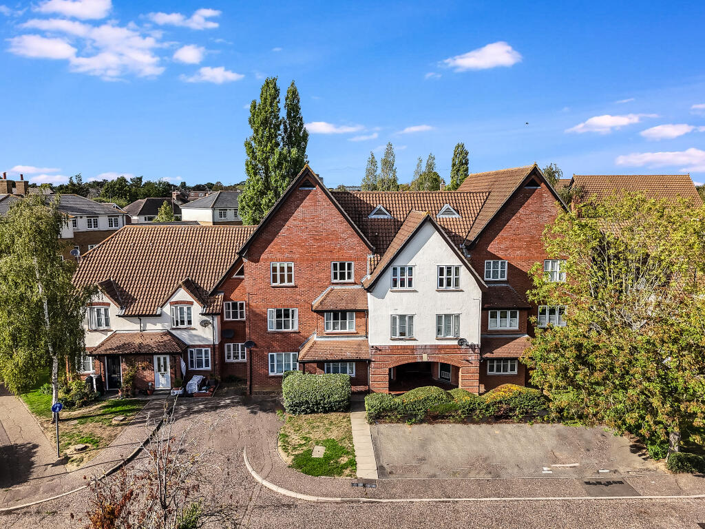 2-bed flat on Jeffcut Road, Chelmer Village, Chelmsford, £190,000
