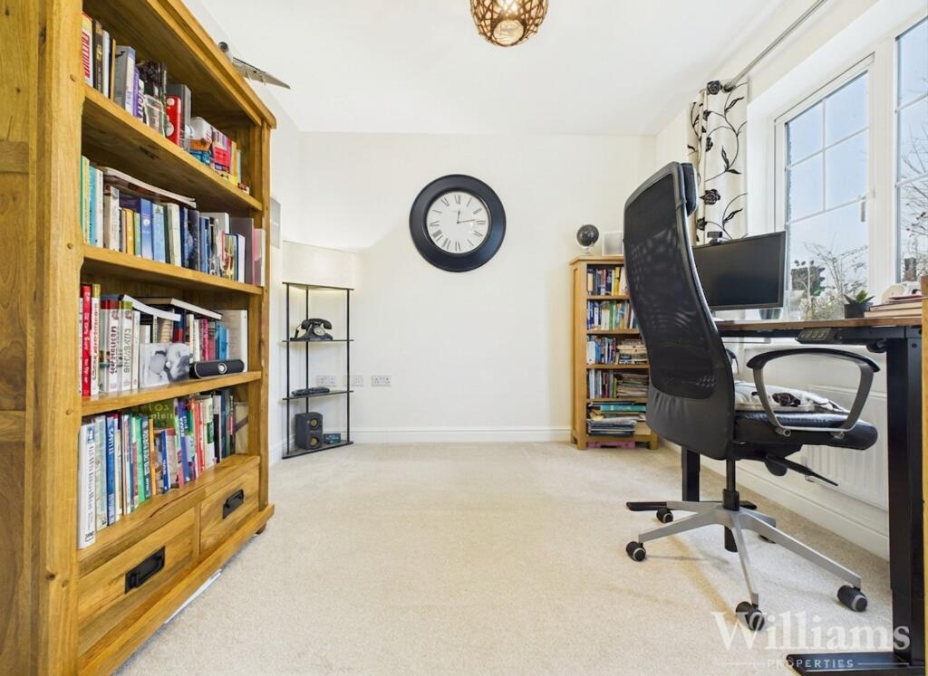 House in Hemel Hempstead, Haddenham - More