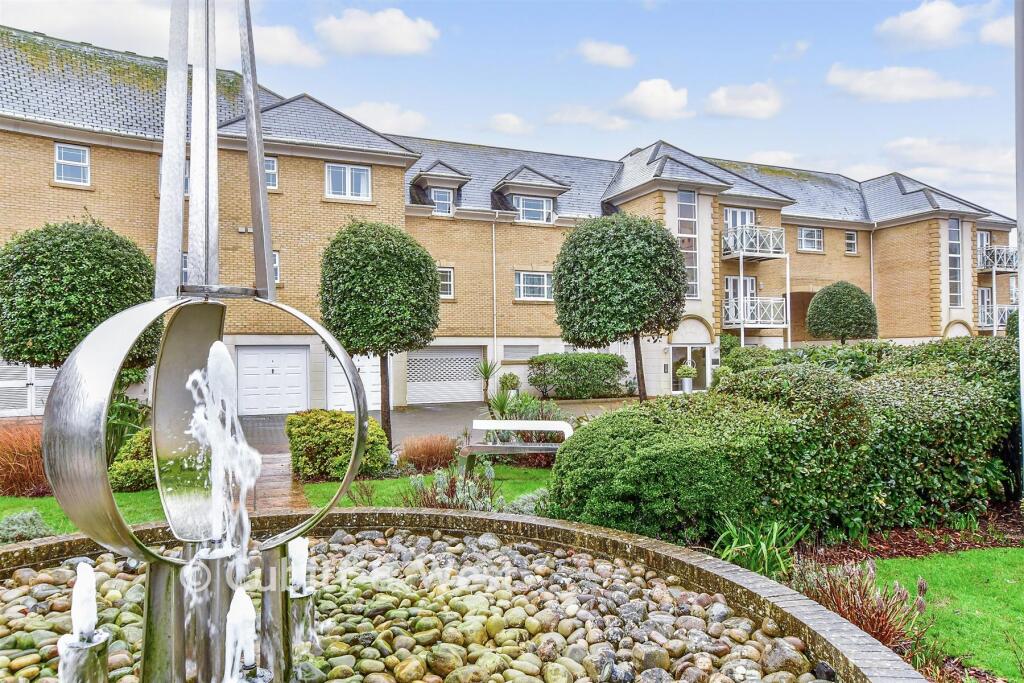 2-bed flat on Harsfold Close, Rustington, West Sussex, £285,000