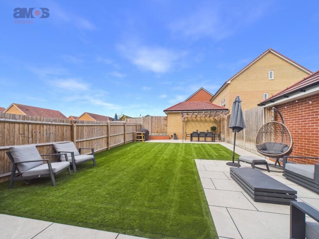 House in Rochford, High Elms Park, Hullbridge - View 4