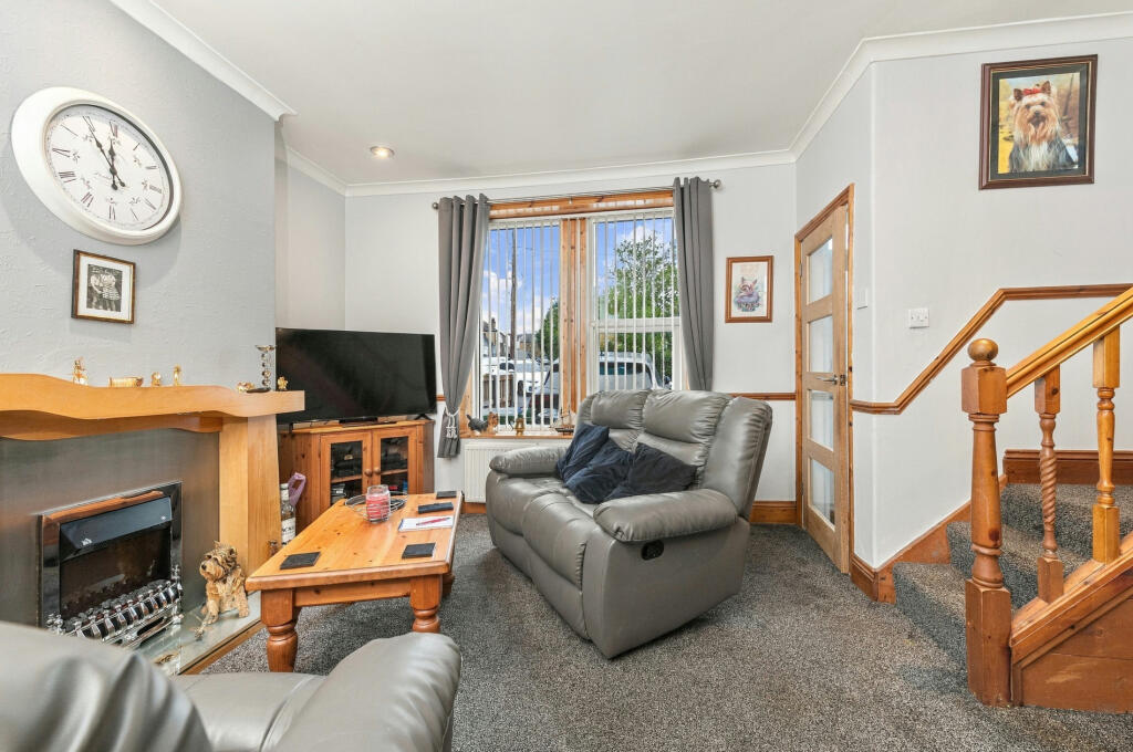 De Trafford Street, Crosland Moor, Huddersfield, Kirklees photo 3