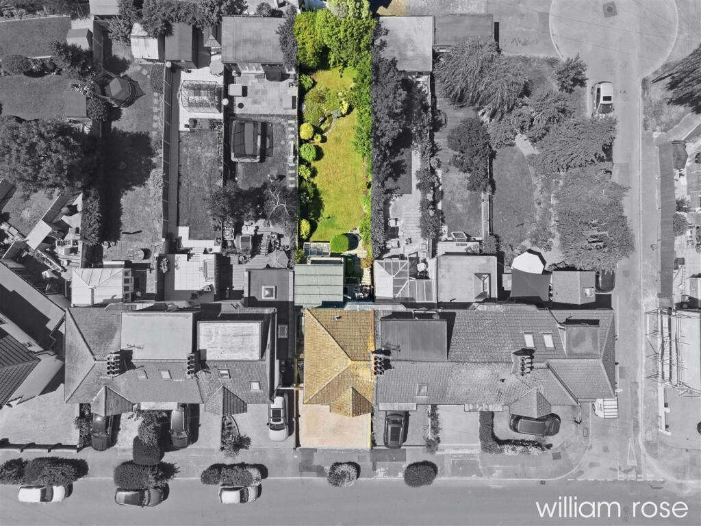 House in London, Woodford Bridge - View 4