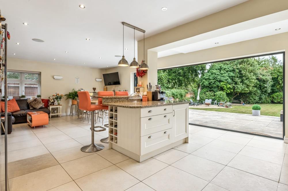 Pinkneys Drive, Maidenhead, Berkshire, SL6 photo 4