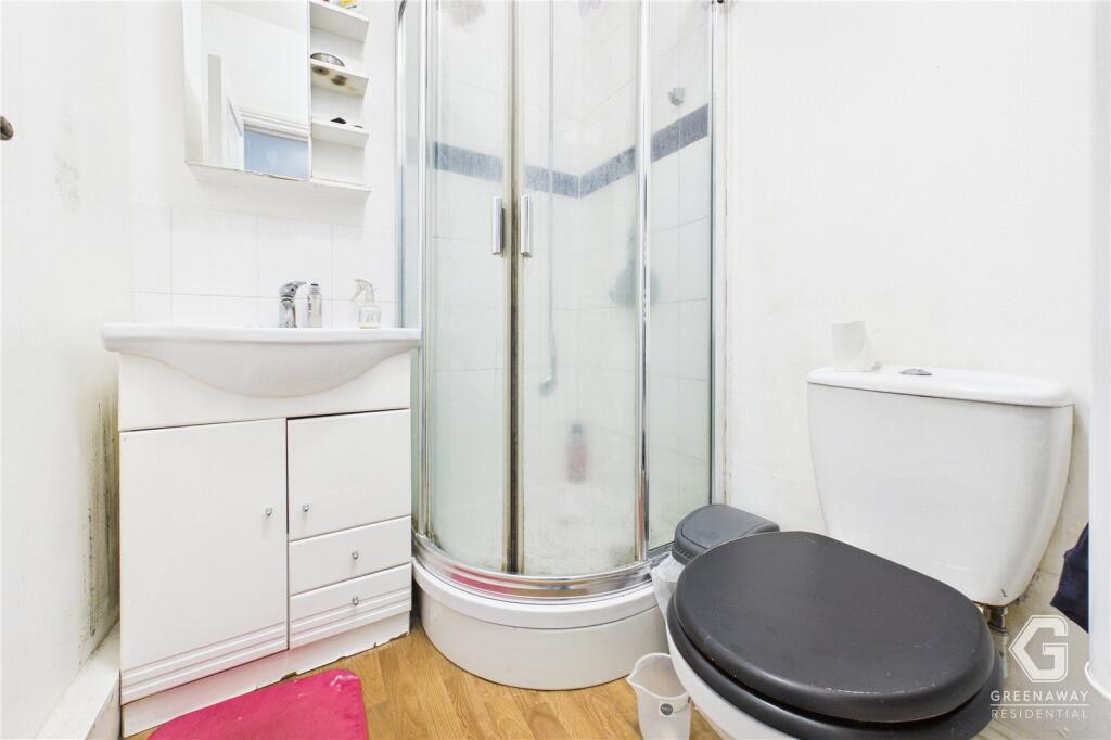 Apartment in Redhill - More
