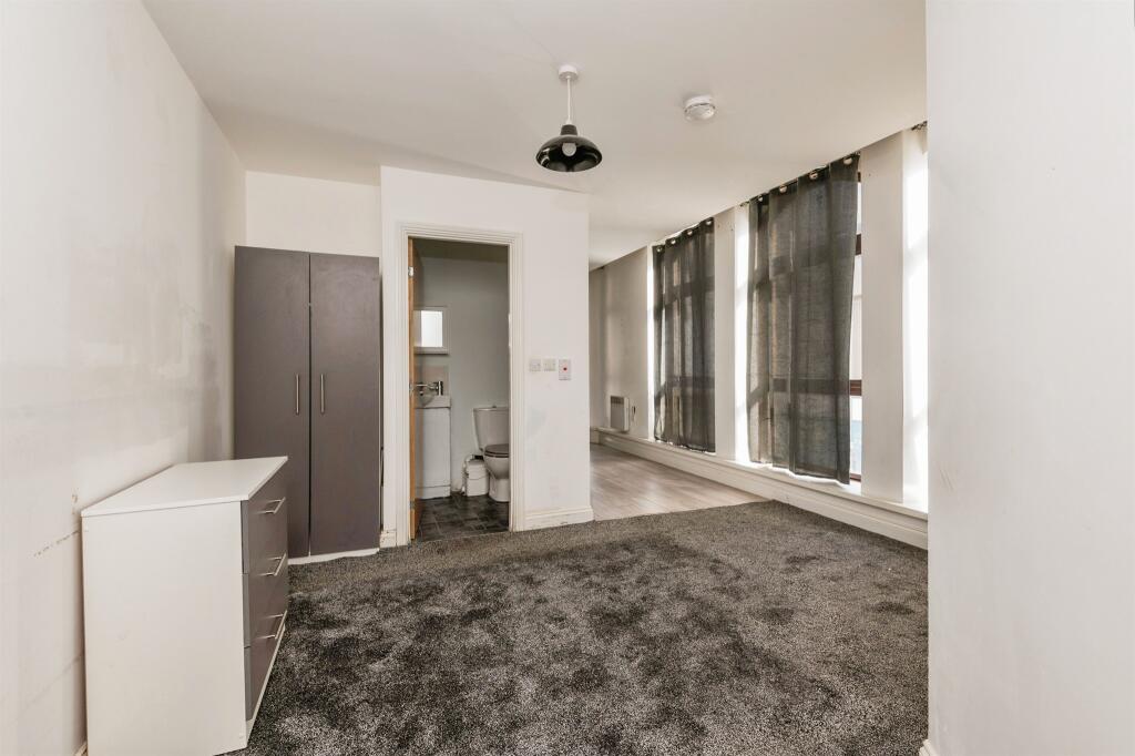 Apartment in Bradford, West Yorkshire - View 3