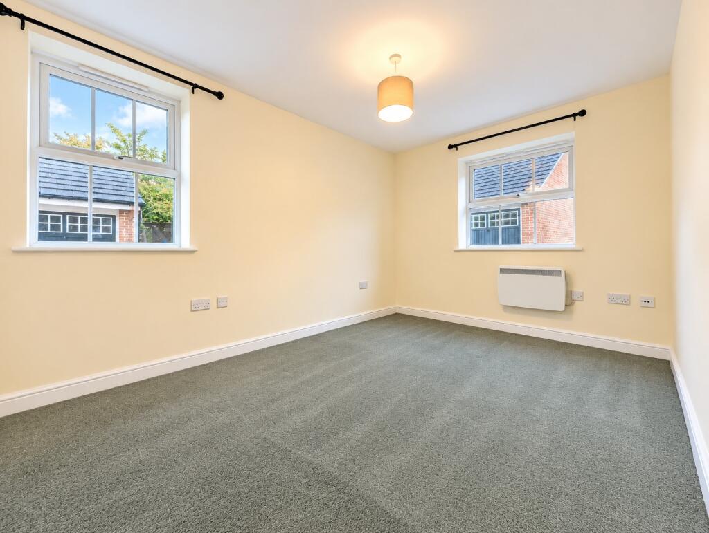 Apartment in Swindon, Haydon Wick - View 5