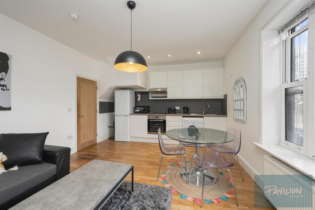 Apartment in Brighton, Round Hill - View 4