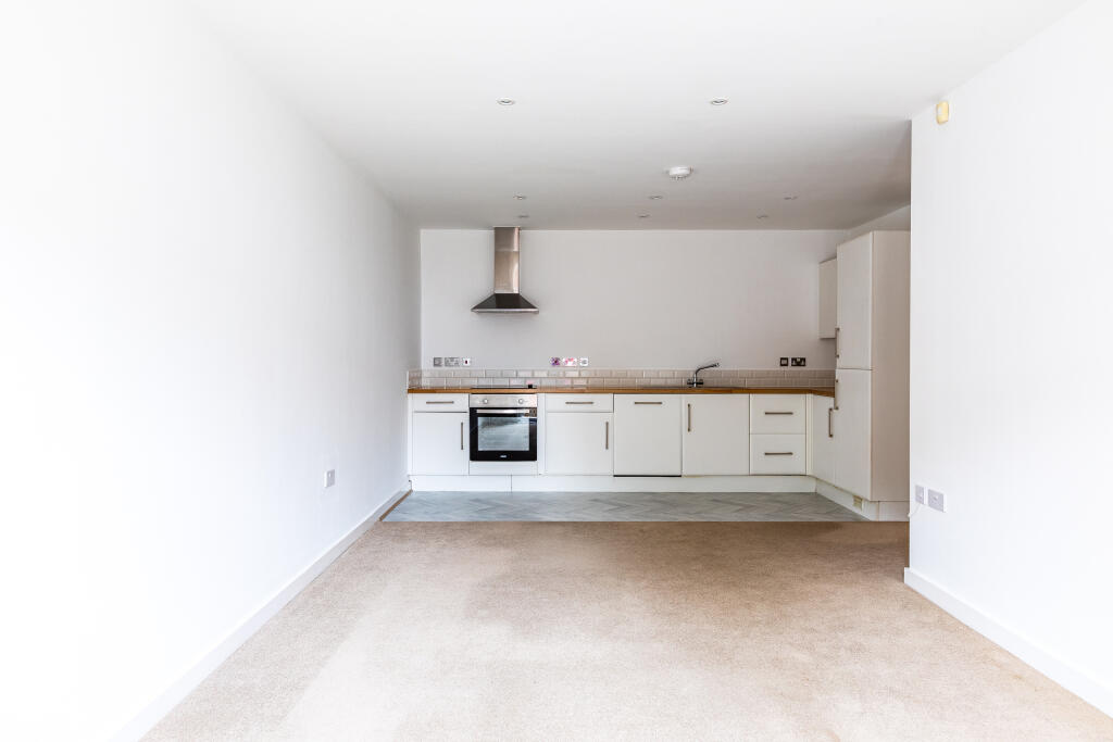 Apartment 2, Madison Court, 50 Salisbury Road, Downend, Bristol, Gloucestershire photo 3