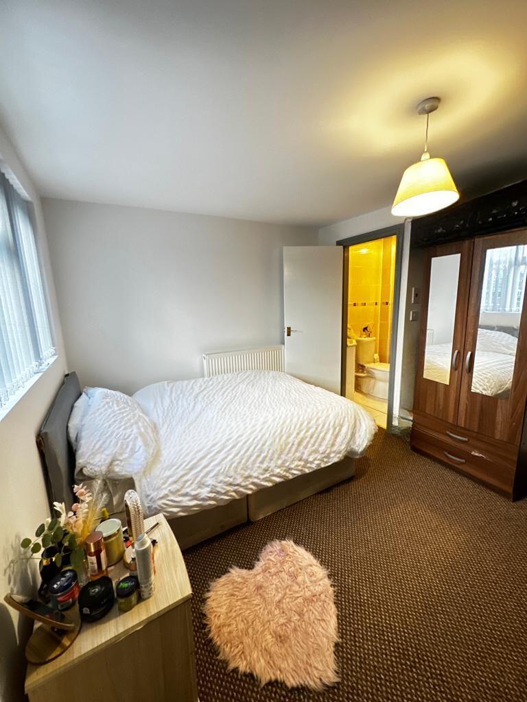 8 bedroom terraced house for rent