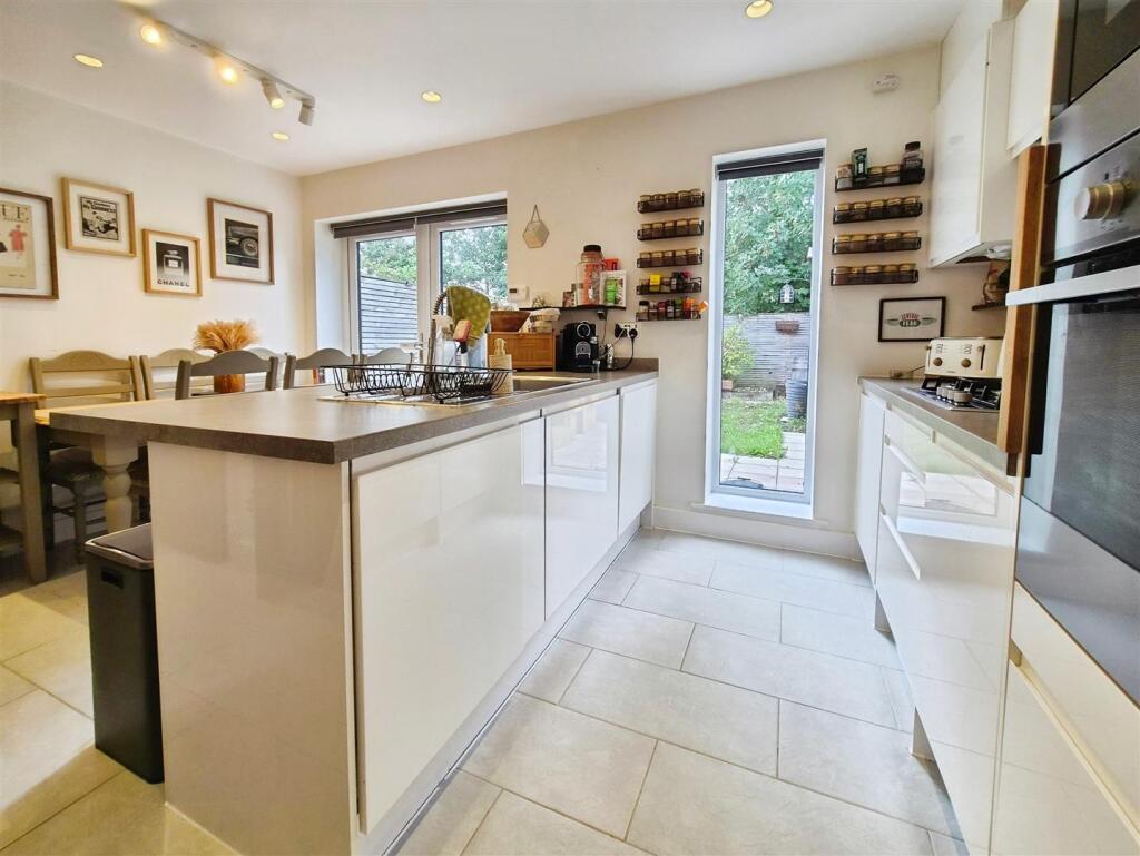 House in Sandbach, Ettiley Heath - More