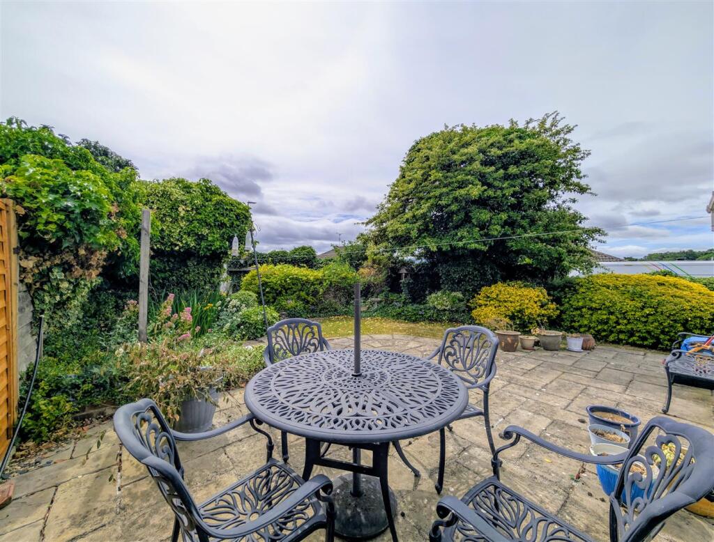 Dunster Close, Tuffley, Gloucester photo 3