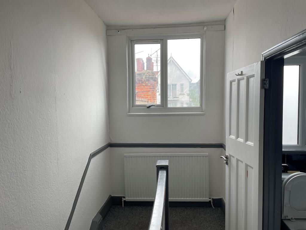 Apartment in Southend-on-Sea - View 4