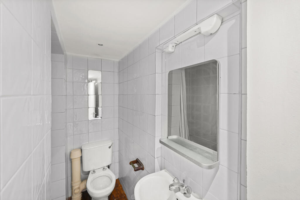 House in London - View 6