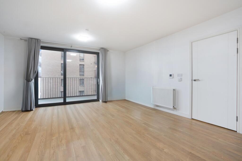 Kingfisher Heights, 2 Bramwell Way, E16 photo 2