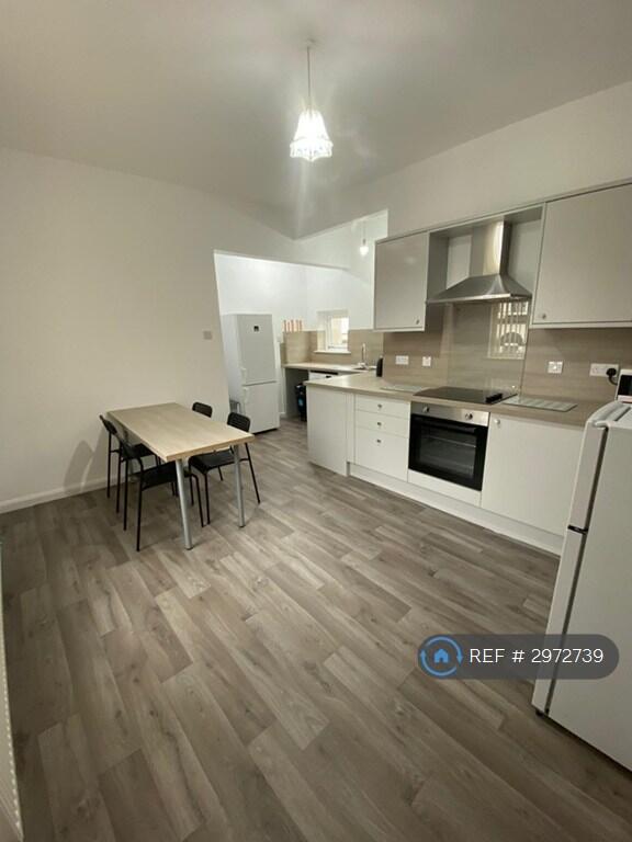 Apartment in Sheffield, Broomfield, Broomhall - View 2