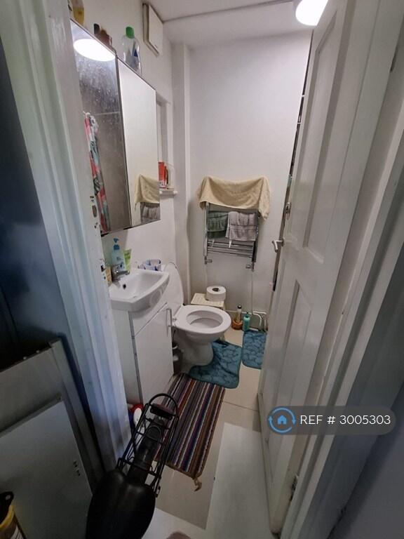 Apartment in Croydon - More
