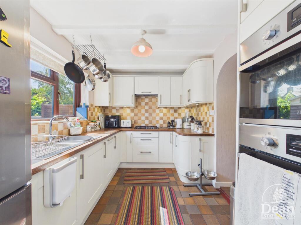 House in Gloucester - View 4