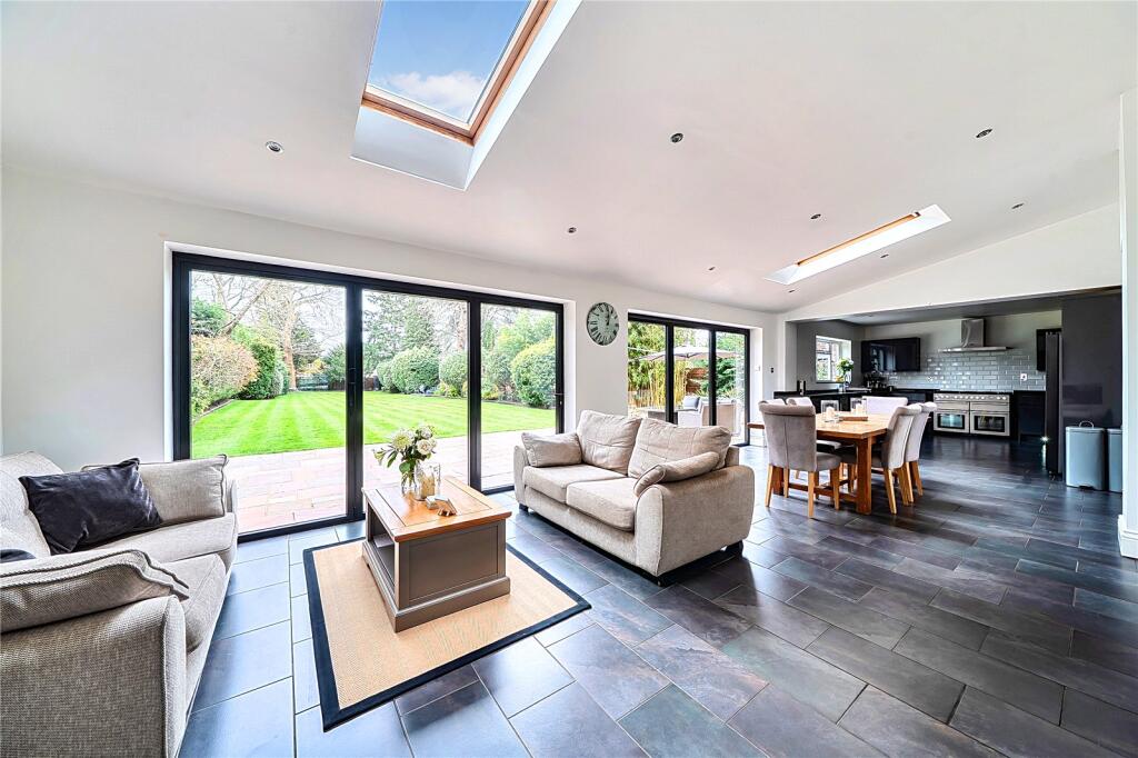 House in Woking, West Byfleet - View 2