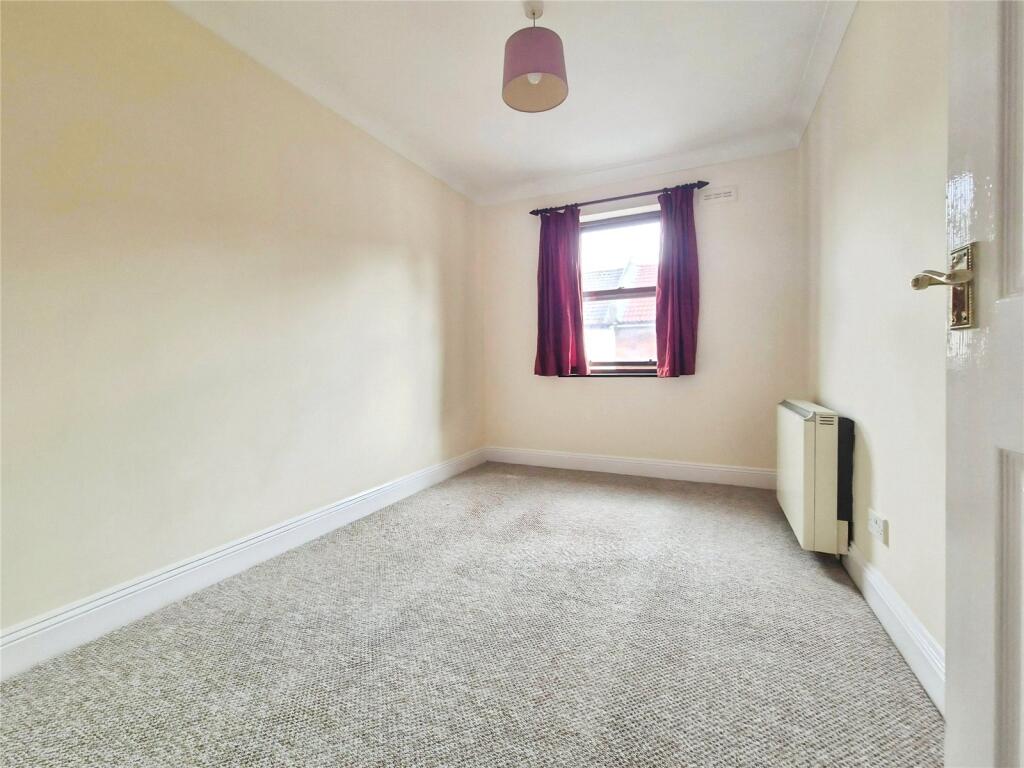 Apartment in Rochester, Kent - View 4