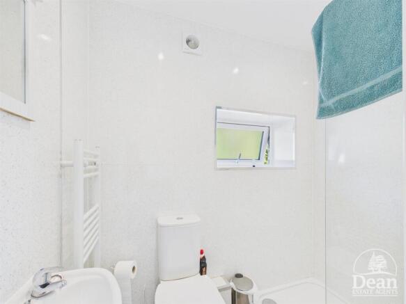 Rabbits Warren- Shower Room