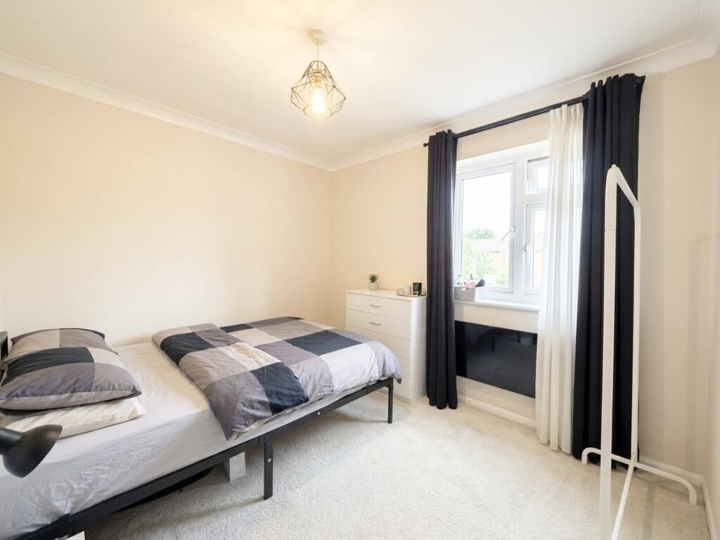 Apartment in Sutton - View 5
