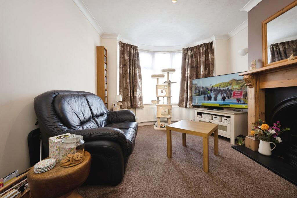 House in Luton - View 3