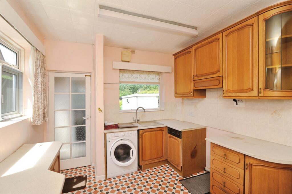 House in Wealden, Hailsham - More