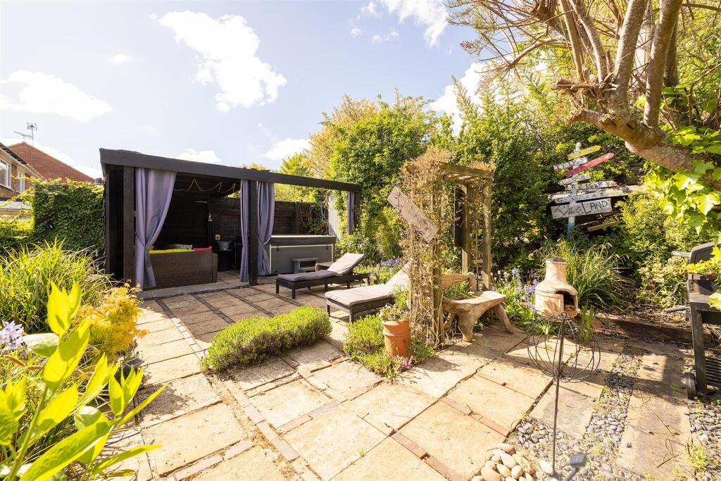 Additional image 11 of Wroxham Way, Harpenden