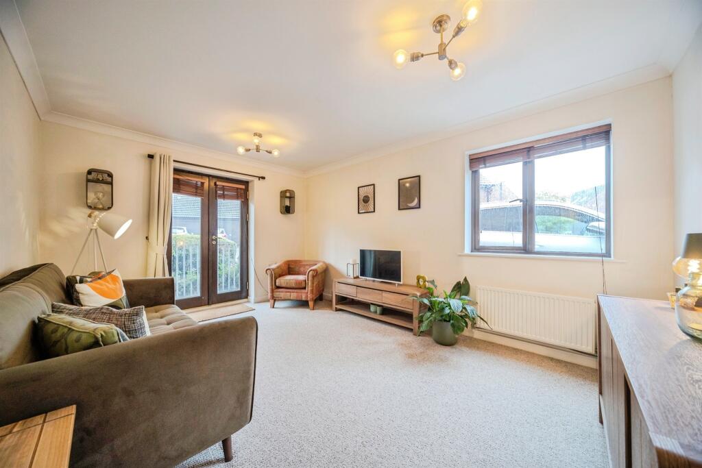 Apartment in Milton Keynes, Shenley Brook End - View 5