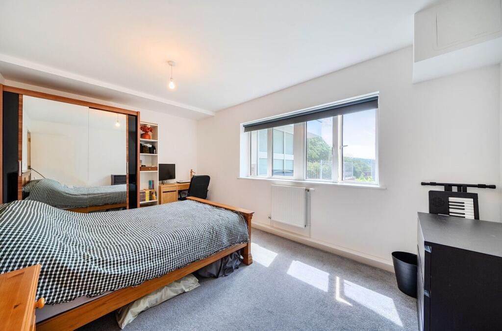 Apartment in Croydon - View 5