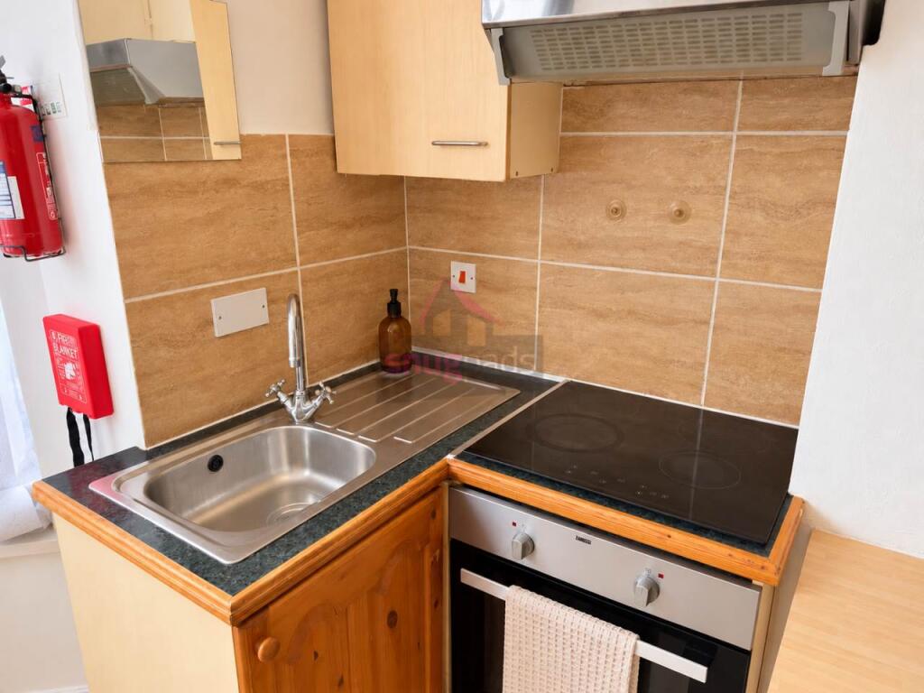Apartment in Salford, Greater Manchester - View 3