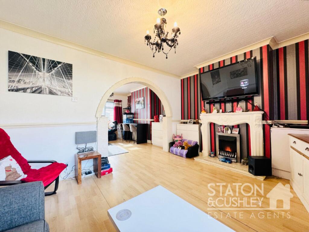 First Avenue, Forest Town, NG19 - More