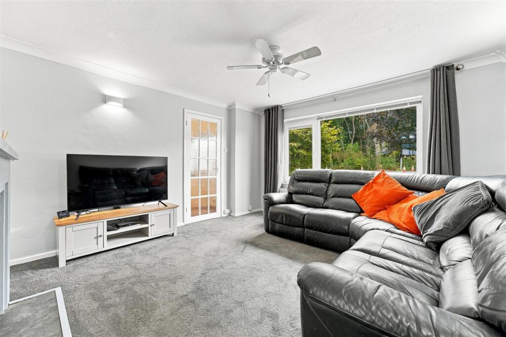 Badminton Road, Coalpit Heath, Bristol photo 5