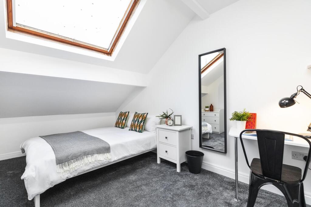 Apartment in Leeds, Beckett Park, Headingley - View 5