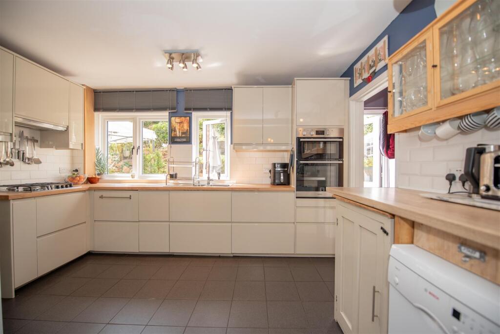 House in Nottingham, Sherwood - View 2