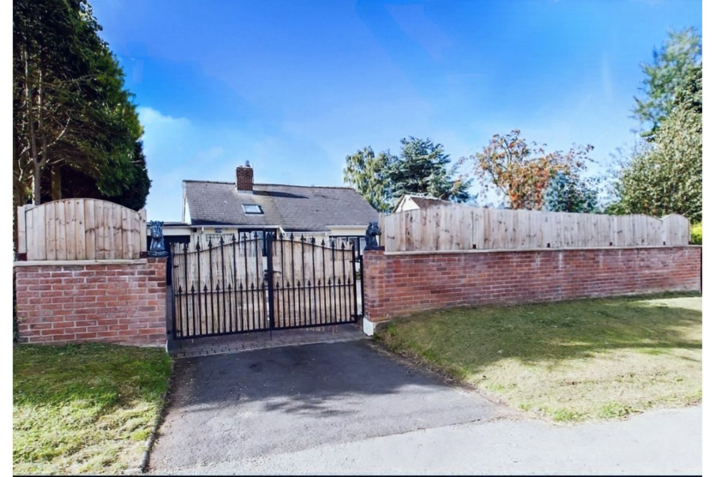 The Hill, Chesterfield, S44 photo 2