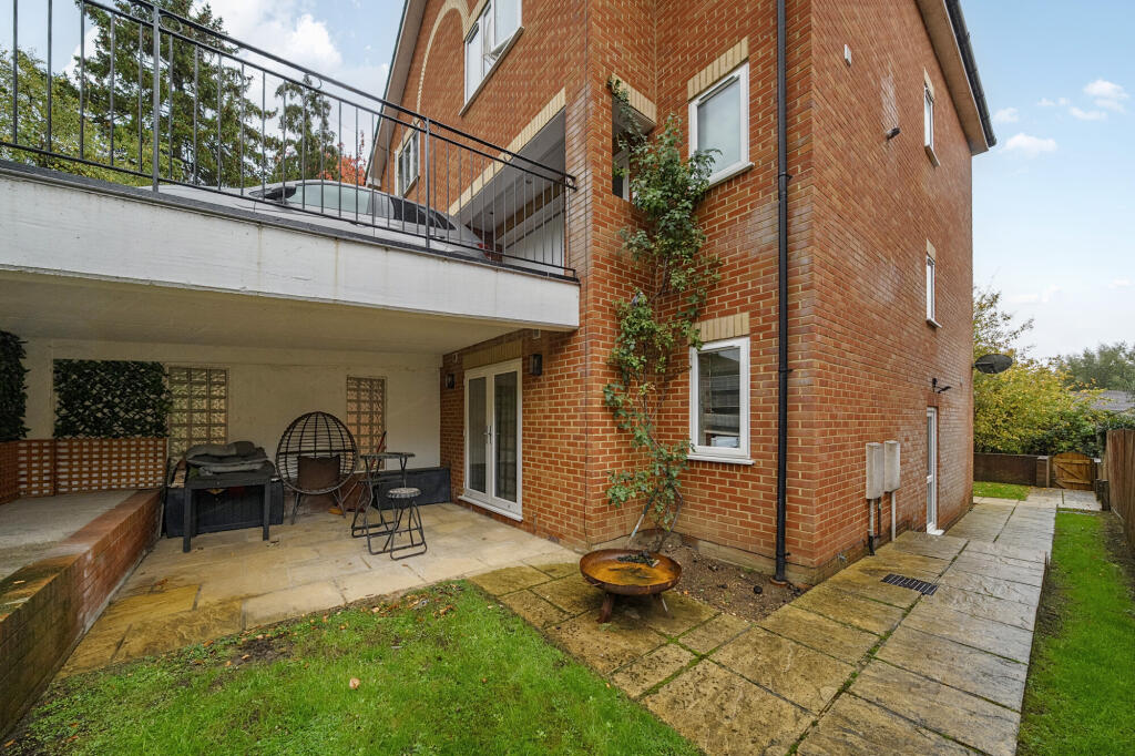 Hazelbank, Rickmansworth, WD3 photo 2