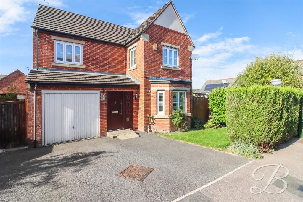 4-bed detached on East Street, Doe Lea, Chesterfield, £275,000
