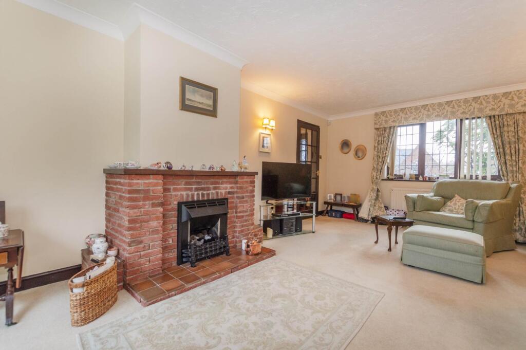 Laburnum Drive, Blofield photo 3