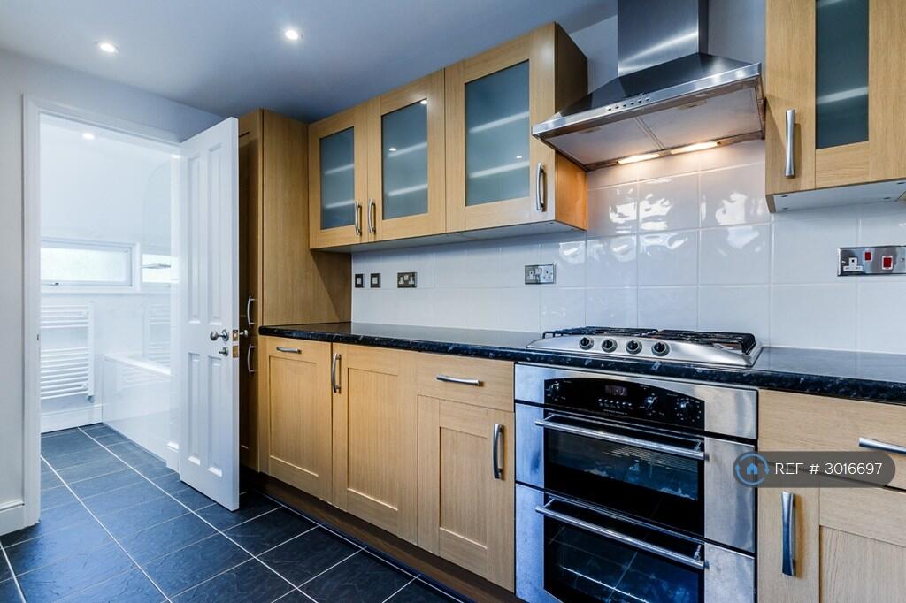 House in Slough - View 4