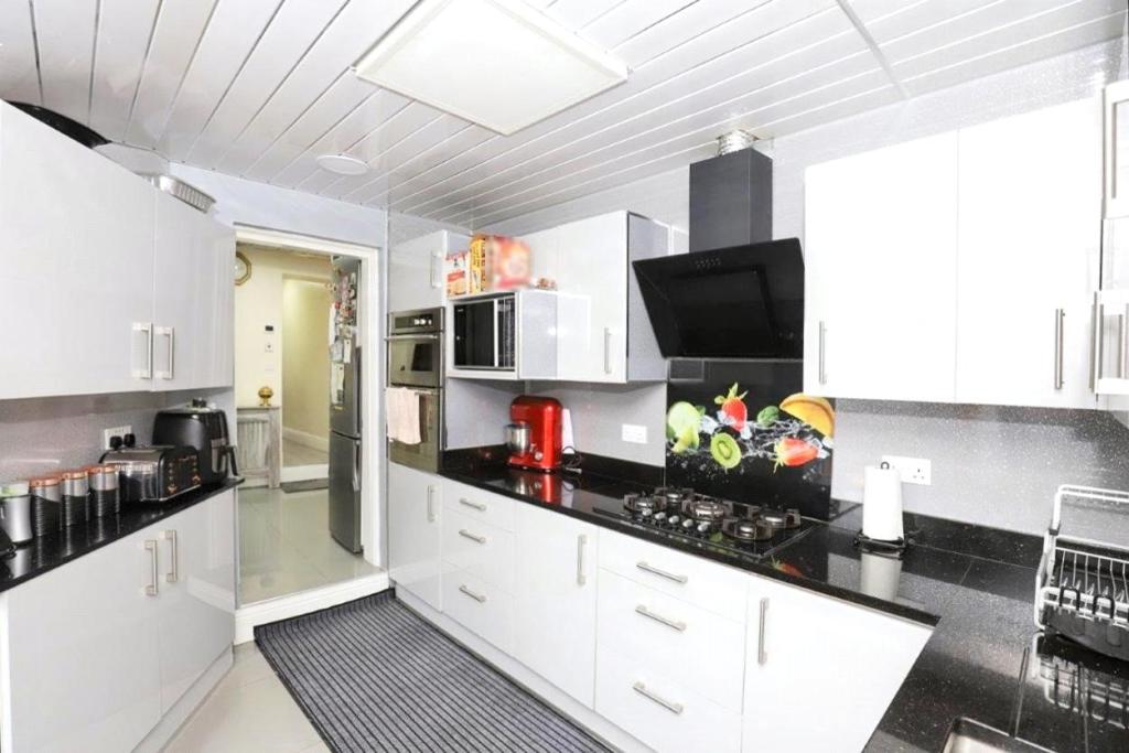 35, Holland Road photo 2