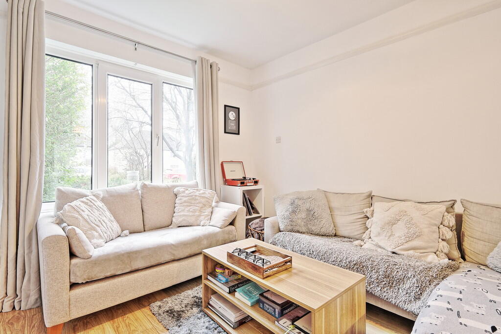 132, Barton Road photo 4