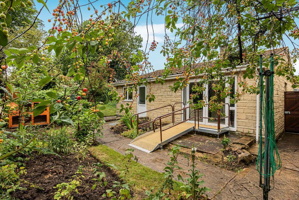 Main image of property: Yew Tree Close, Cam, Dursley, GL11 6JW