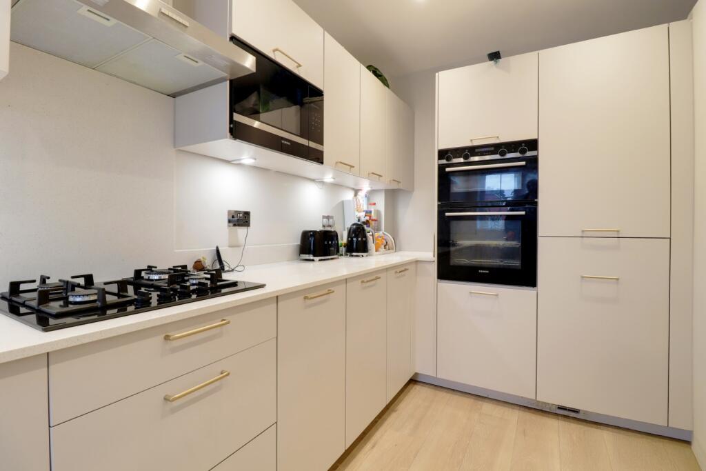 House in Croydon - More