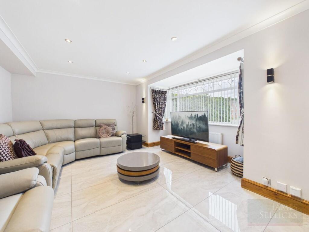House in Oadby and Wigston, Oadby - More