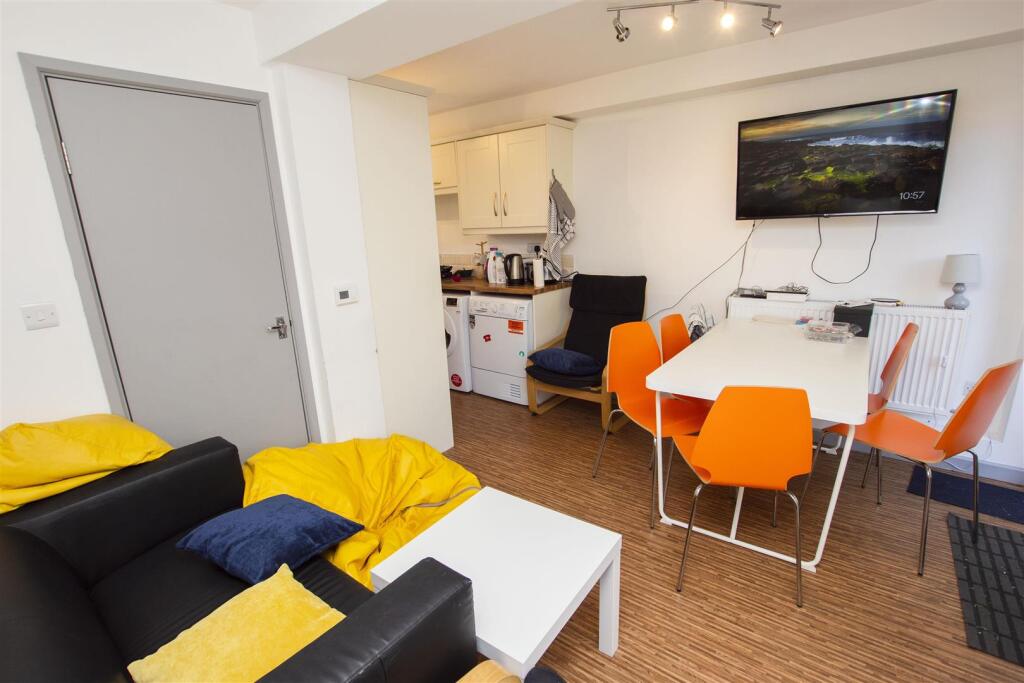 Main image of property: Heeley Road, Birmingham, West Midlands, B29