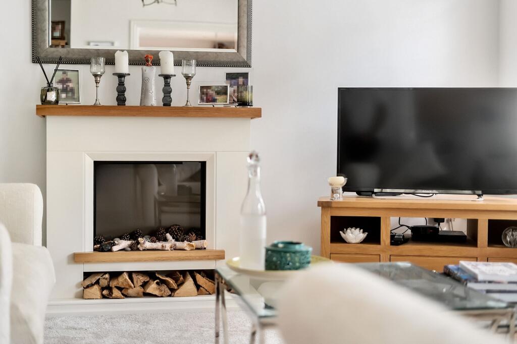 Apartment in Waverley, Camelsdale, Haslemere - More